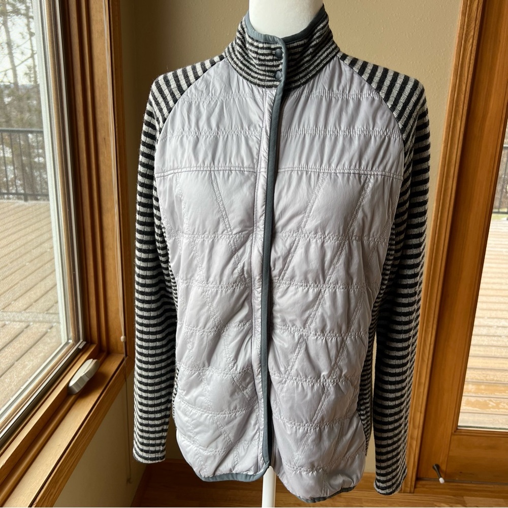 Title Nine Quilted Jacket Women’s Size L Gray Striped Sleeve Full Zip Outdoor